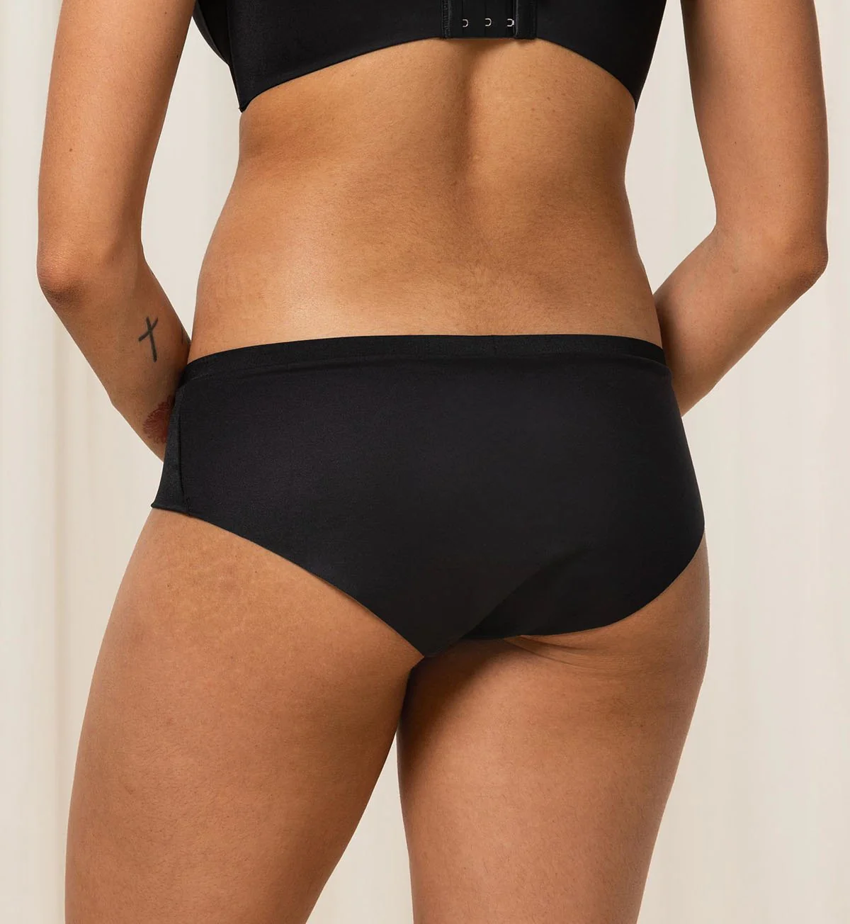 BODY MAKE-UP SOFT TOUCH HIPSTER - Image 3