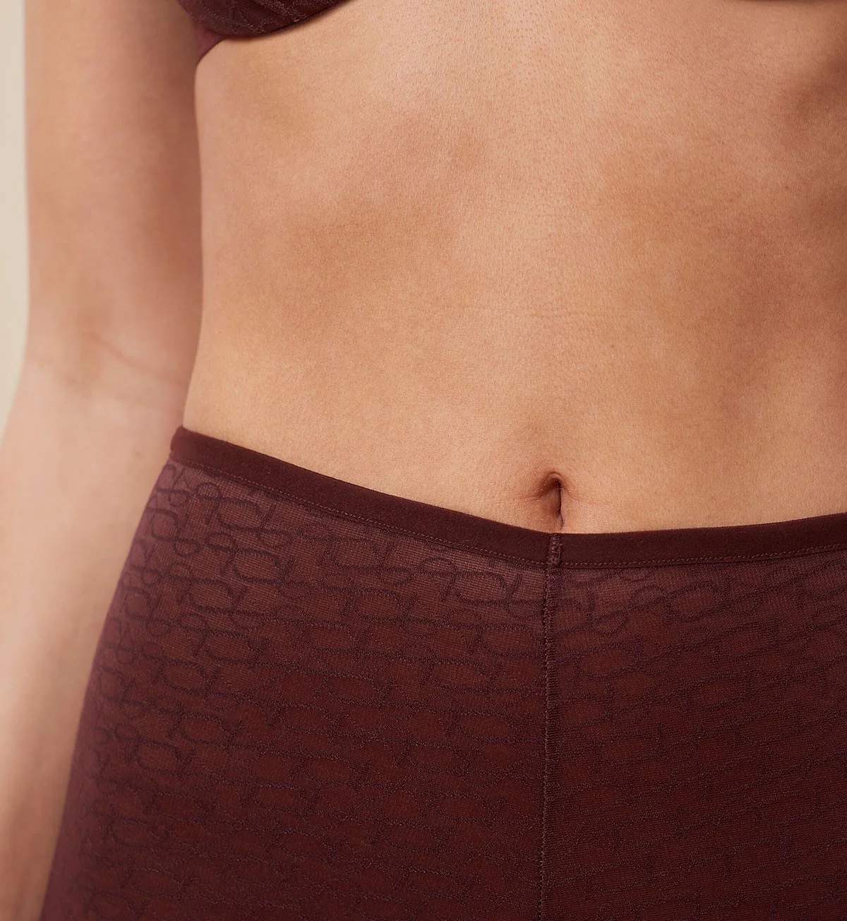 SIGNATURE SHEER SHORT - Image 4